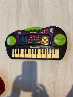 Kids Vintage  Keyboard Piano Toy in Black & Green